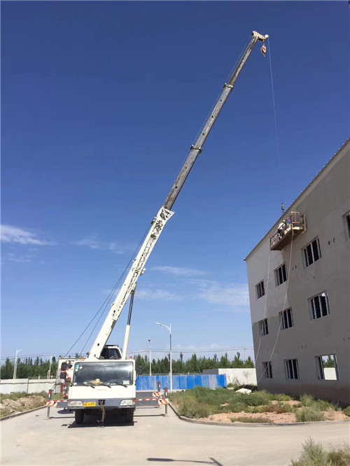 红河“轻装强干”—— 吊车的 “轻量化臂架” 技术